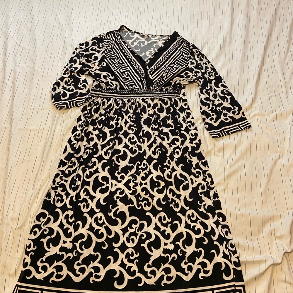 Black and White V-Neck 3/4 Sleeve Sundress